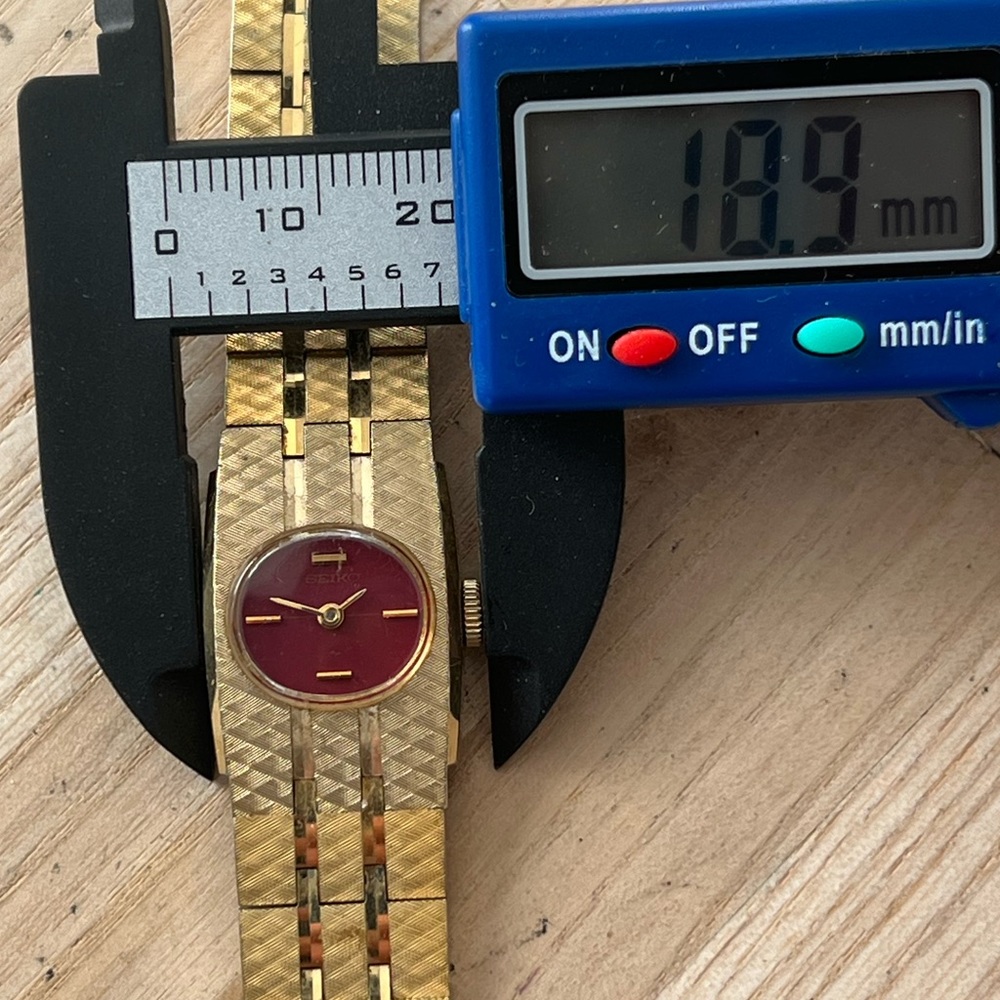 Seiko Rare Vintage Mechanical Winding Ladies Watch Gold Tone Bracelet Red Dial - Picture 11 of 15